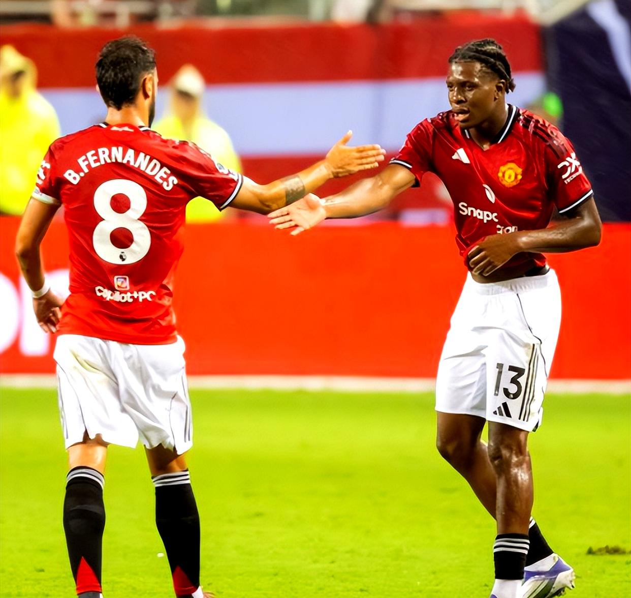 金年会体育/电竞-埃因霍温迎法国杯关键赛，今晚单刀错失，管理层满意，身体对抗强度拉满(埃因霍温vs特温特直播)