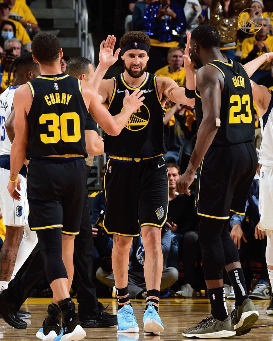 包含集结日金州勇士外线爆发：NBA总决赛节点到来；引发热议；轮换策略成焦点的词条