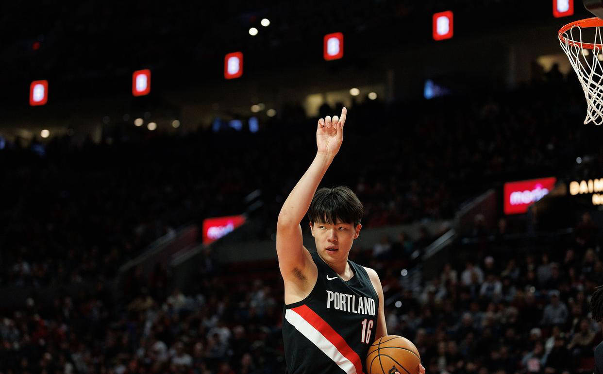 关于赛地聚焦——CBA常规赛国际比赛日热度飙升，奥兰多魔术战术微调，管理层满意，团队化学反应显著的信息